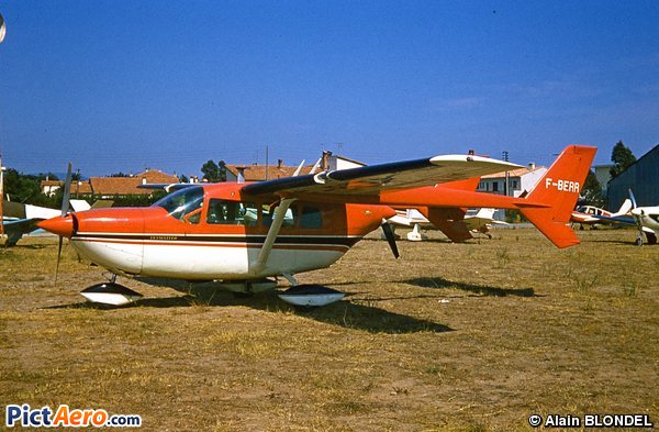 Cessna 336 Skymaster (Private / Privé)