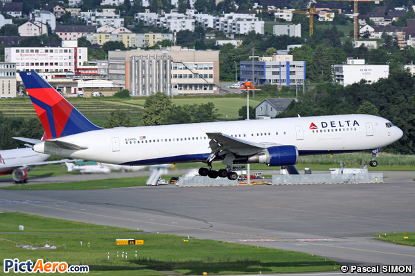 Boeing 767-324/ER (Delta Air Lines)