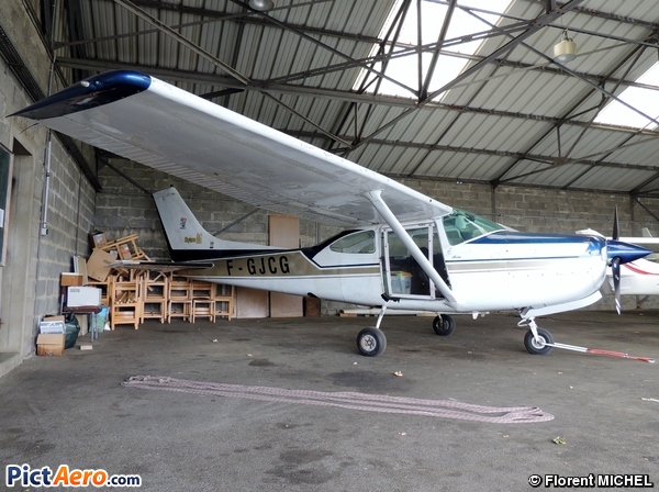 Cessna R182 Skylane RG (Private / Privé)