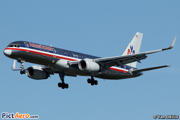 Boeing 757-232 (American Airlines)