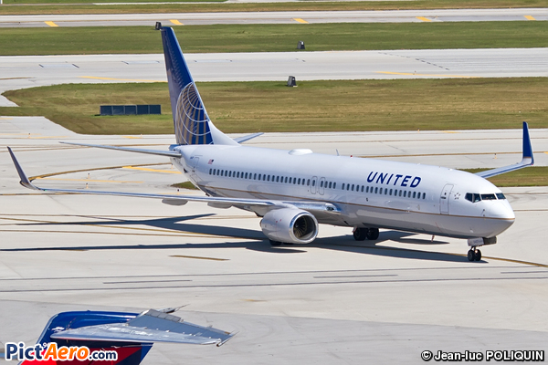 Boeing 737-924 (United Airlines)