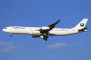 Airbus A340-311 (EP-APA)