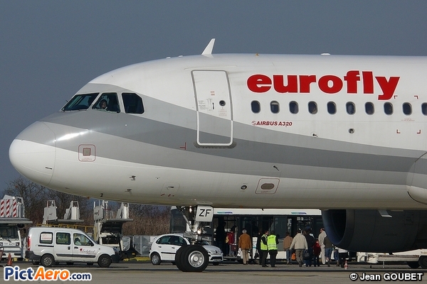 Airbus A320-214 (Eurofly)