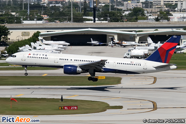 Boeing 757-251 (Delta Air Lines)