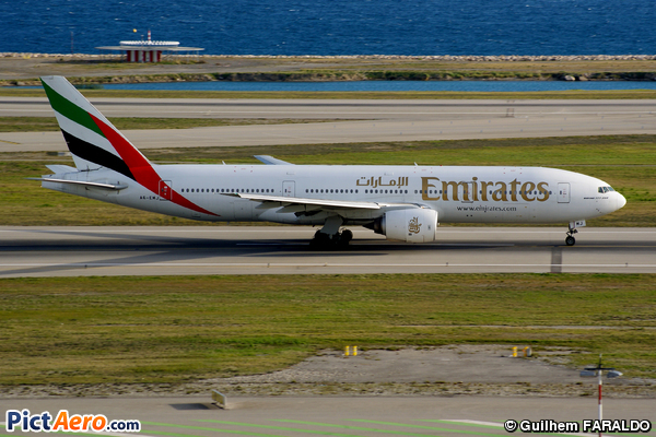 Boeing 777-21H/ER (Emirates)