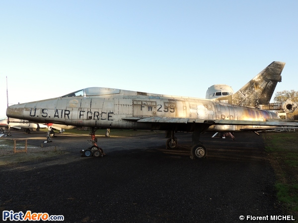 North American F-100D Super Sabre (Ailes Anciennes Toulouse)