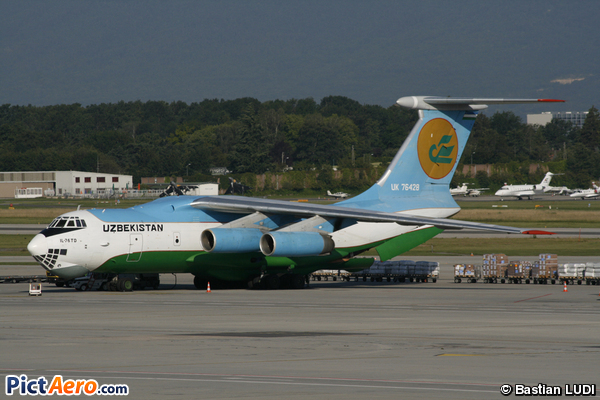 Iliouchine Il-76TD (Uzbekistan Airways)