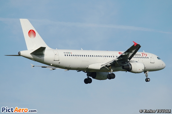 Airbus A320-214 (Meridiana Fly)