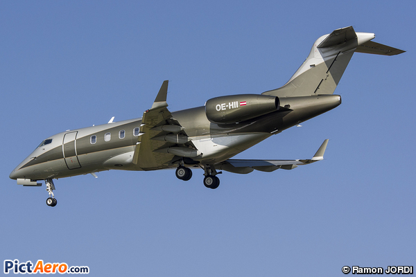 Bombardier BD-100-1A10 Challenger 300 (Amira Air)