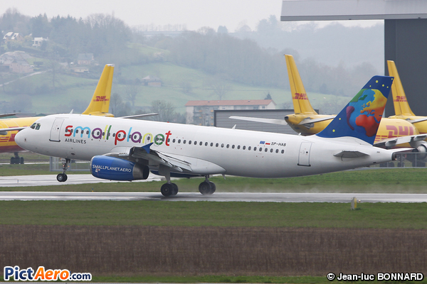 Airbus A320-232 (Small Planet Airlines Poland)