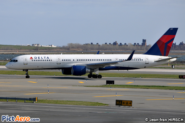Boeing 757-231/WL (Delta Air Lines)