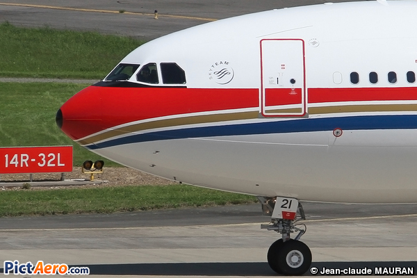 Airbus A330-243F (China Eastern Airlines)