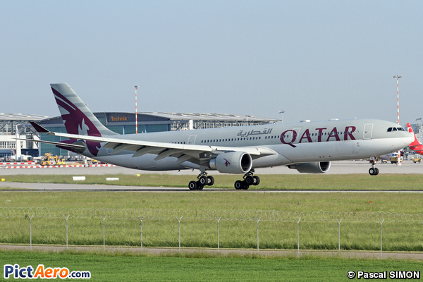 Airbus A330-302 (Qatar Airways)