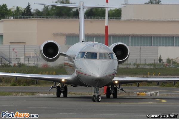 Canadair CL-600-2B19 CRJ-200  (VistaJet)