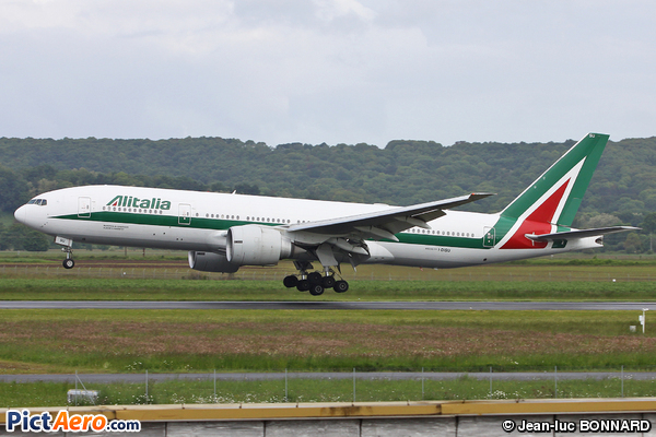 Boeing 777-243/ER (Alitalia)