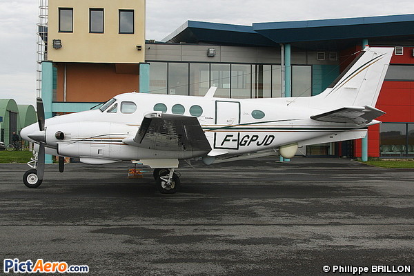 Beech E90 King Air (Aero Sotravia)