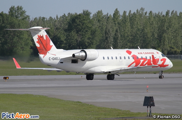 Canadair CL-600-2B19 Regional Jet CRJ-200ER (Air Canada Jazz)
