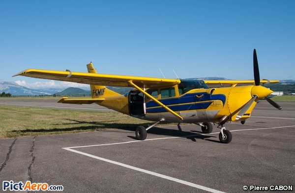Cessna 207 SOLOY TURBINE PAC (Centre école de parachutisme de Grenoble)