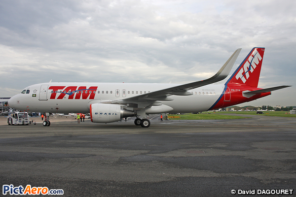 Airbus A320-214/WL  (TAM Linhas Aéreas)