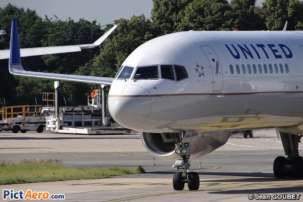 Boeing 757-224 (United Airlines)
