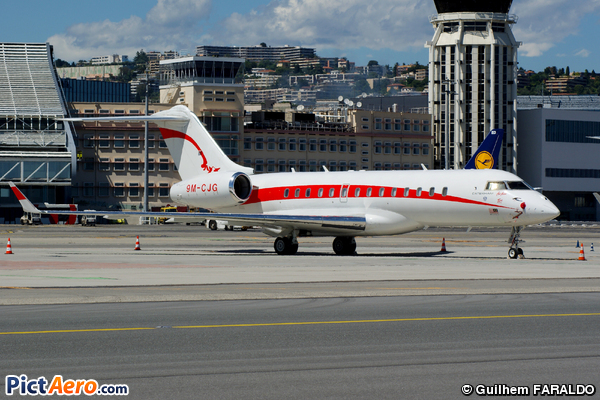 Bombardier BD-700 1A10 Global Express XRS (Air Asia)