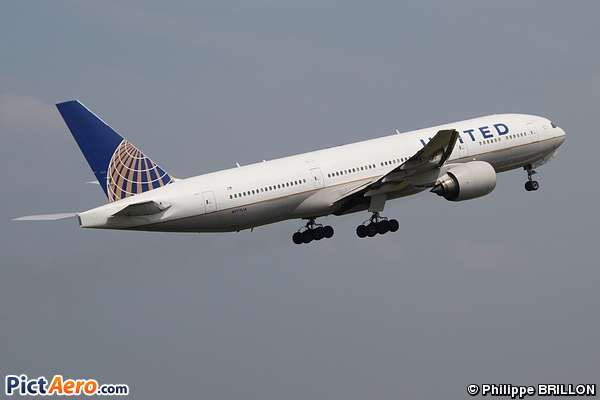 Boeing 777-222 (United Airlines)