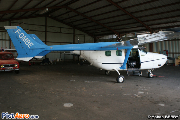 Cessna 337B Super Skymaster (Private / Privé)