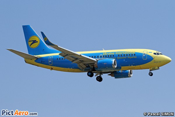 Boeing 737-548/WL (Ukraine International Airlines)