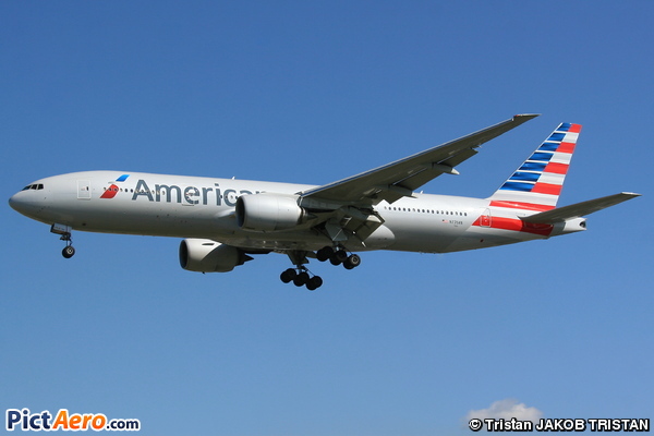 Boeing 777-223/ER (American Airlines)