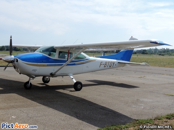 Cessna 182P Skylane (Private / Privé)