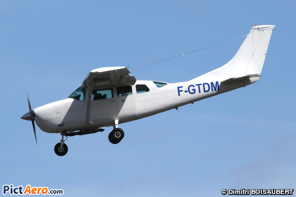 Cessna U206F Stationair (Private / Privé)