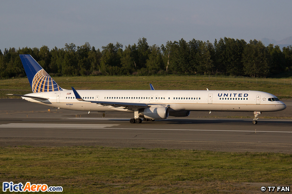 Boeing 757-33N (United Airlines)