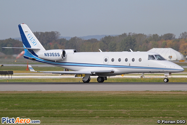 Gulfstream Aerospace G-150 (Private/Privé)
