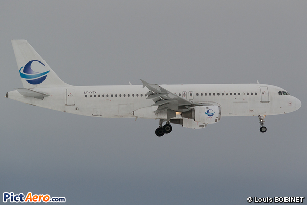 Airbus A320-211 (Avion Express)