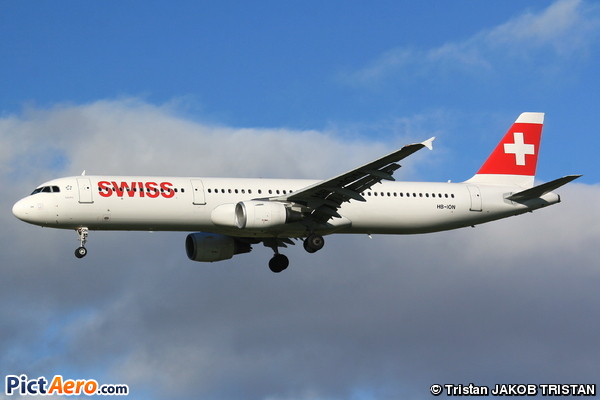 Airbus A321-212 (Swiss International Air Lines)