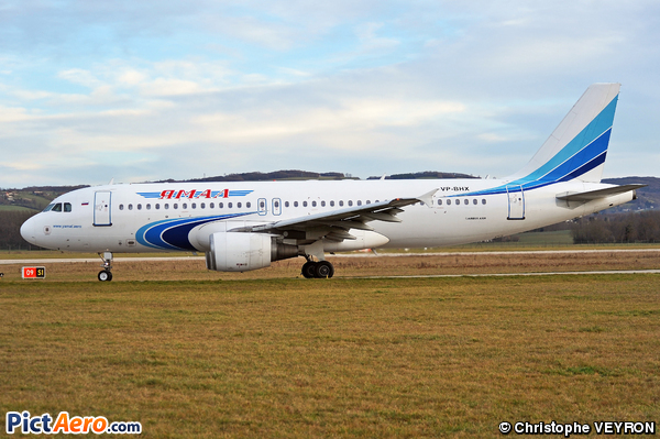 Airbus A320-214 (Yamal Airlines)