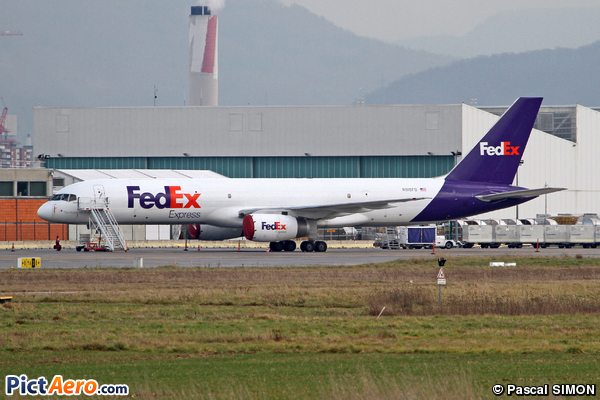 Boeing 757-236 (FedEx Express)