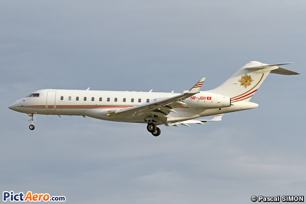 Bombardier BD-700 1A10 Global Express XRS (Comlux Aviation)