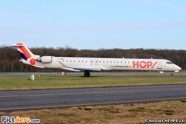 Canadair CL-600-2E25 Regional Jet CRJ-1000 (HOP!)