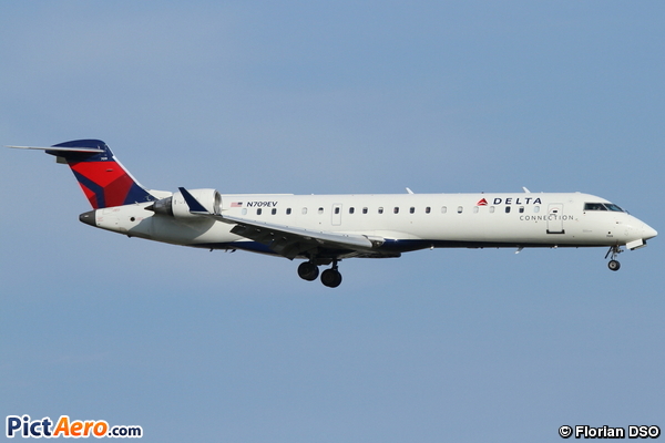 Canadair CL-600-2C10 Regional Jet CRJ-701 (Delta Connection (ExpressJet Airlines))
