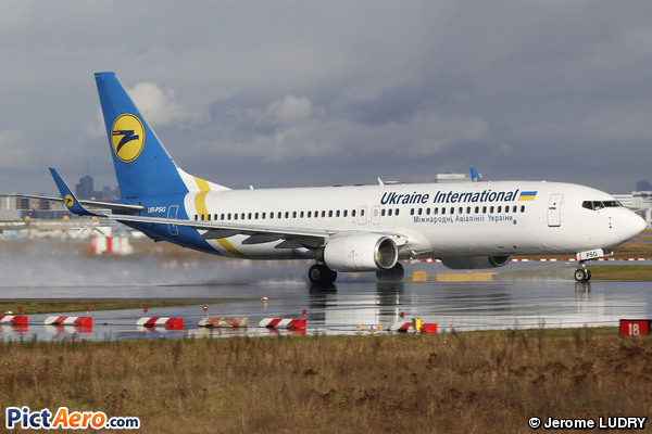 Boeing 737-85R/WL (Ukraine International Airlines)