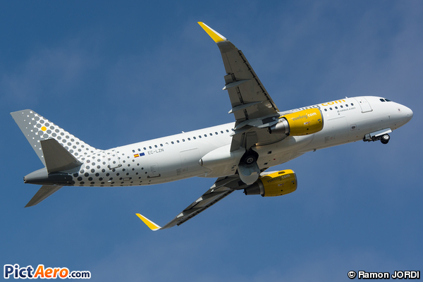Airbus A320-214/WL  (Vueling Airlines)