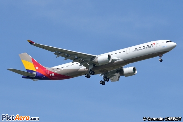 Airbus A330-342 (Asiana Airlines)