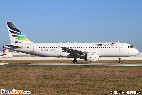 Airbus A320-211 (Windavia)