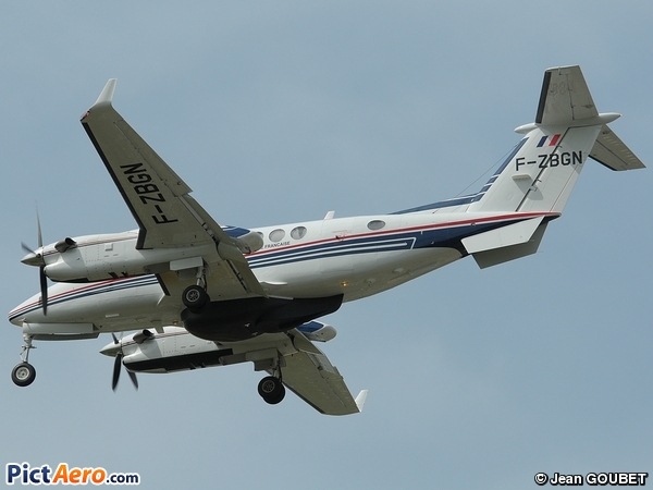 Beech Super King Air 350 (France - Douane)