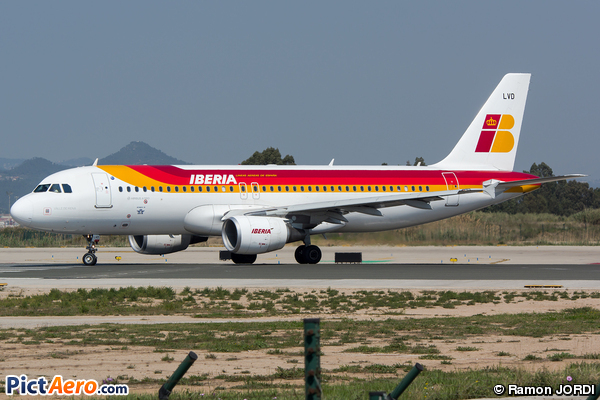 Airbus A320-216 (Iberia)