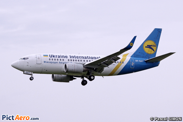 Boeing 737-528/WL (Ukraine International Airlines)