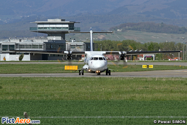 ATR 72-212A  (Airlinair)