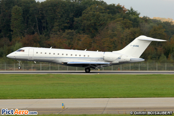 Bombardier BD-700-1A10 Global Express (LVMH Services)