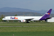 Boeing 757-2B7/SF (N901FD)